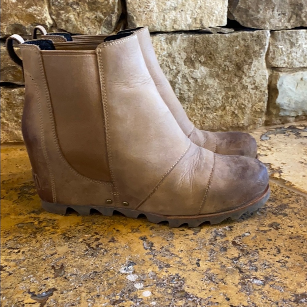 Sorel Joan of arctic wedge booties. Worn twice!